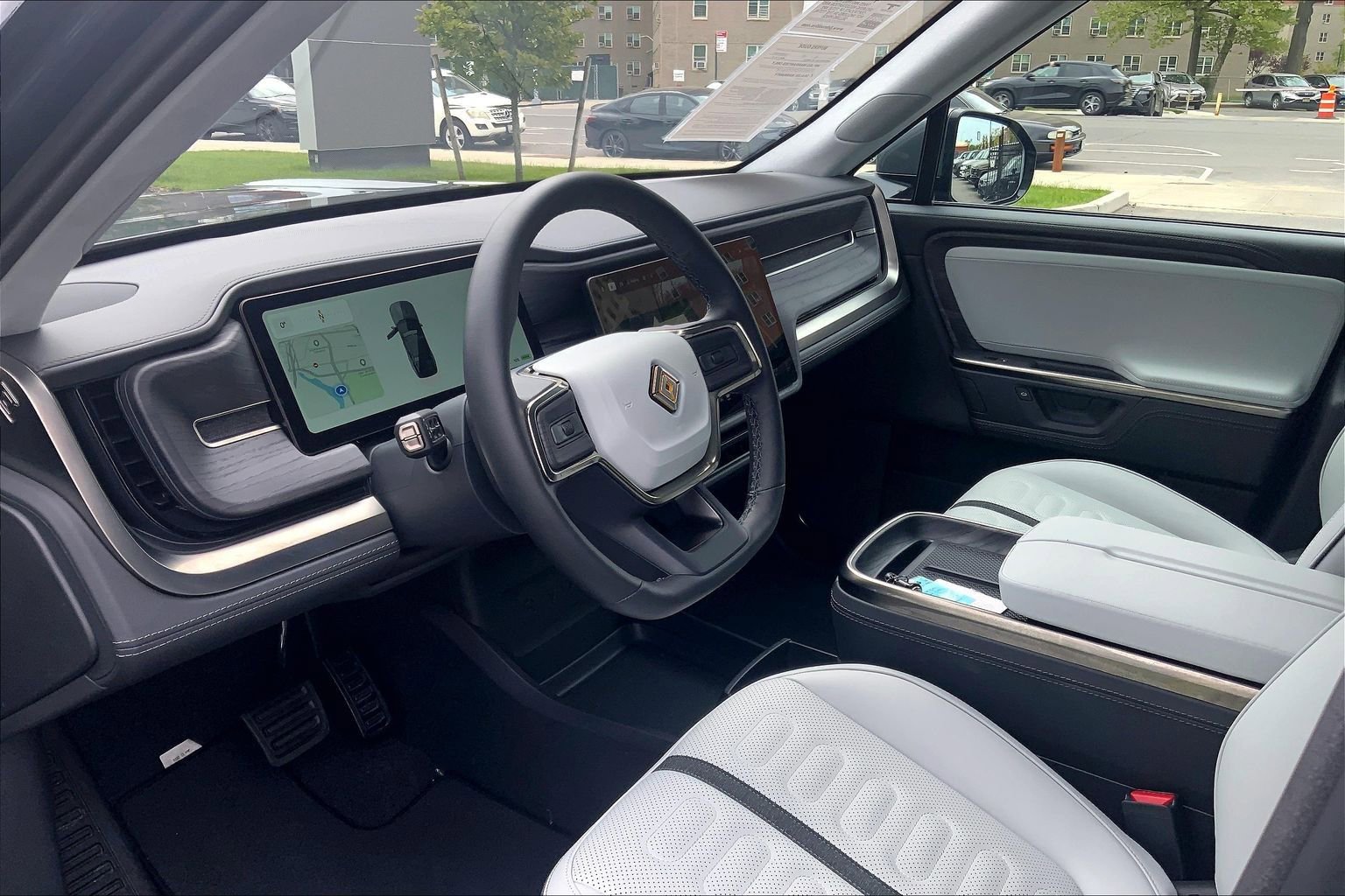 Used 2025 Rivian R1S Adventure AWD/4WD image 17