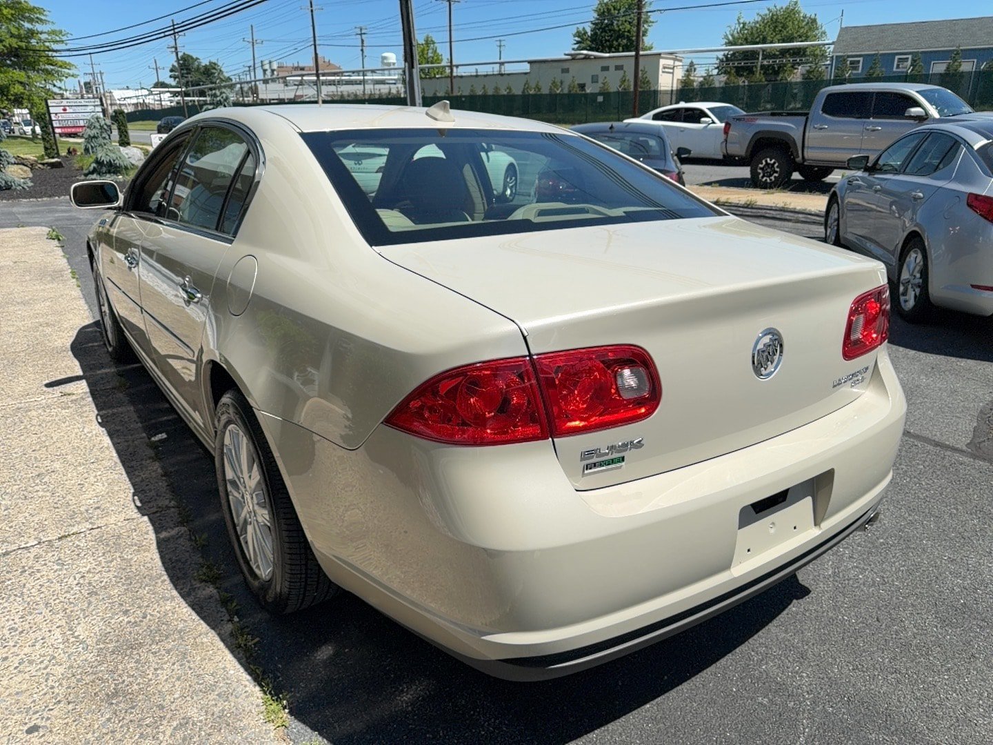 Used 2011 Buick Lucerne CXL FWD image 4