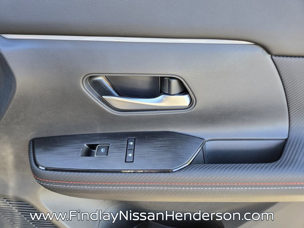 Used 2025 Nissan Kicks SR FWD image 18