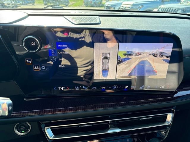 Used 2024 Chevrolet Traverse RS image 2