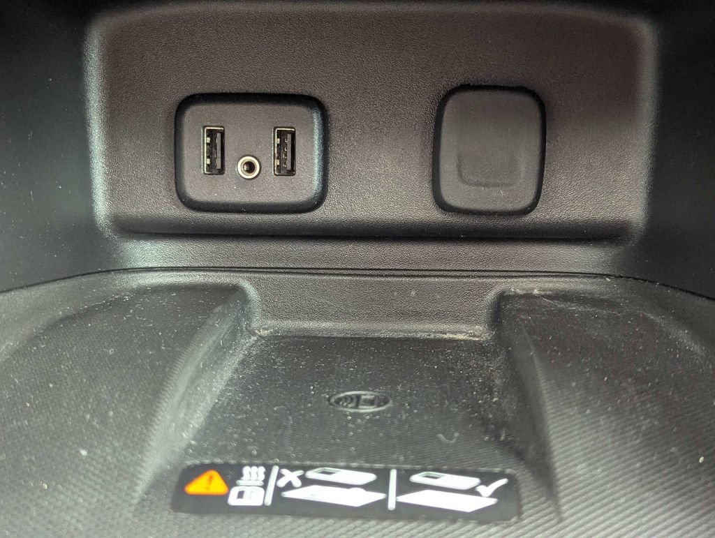 Used 2018 Chevrolet Equinox Premier FWD image 24