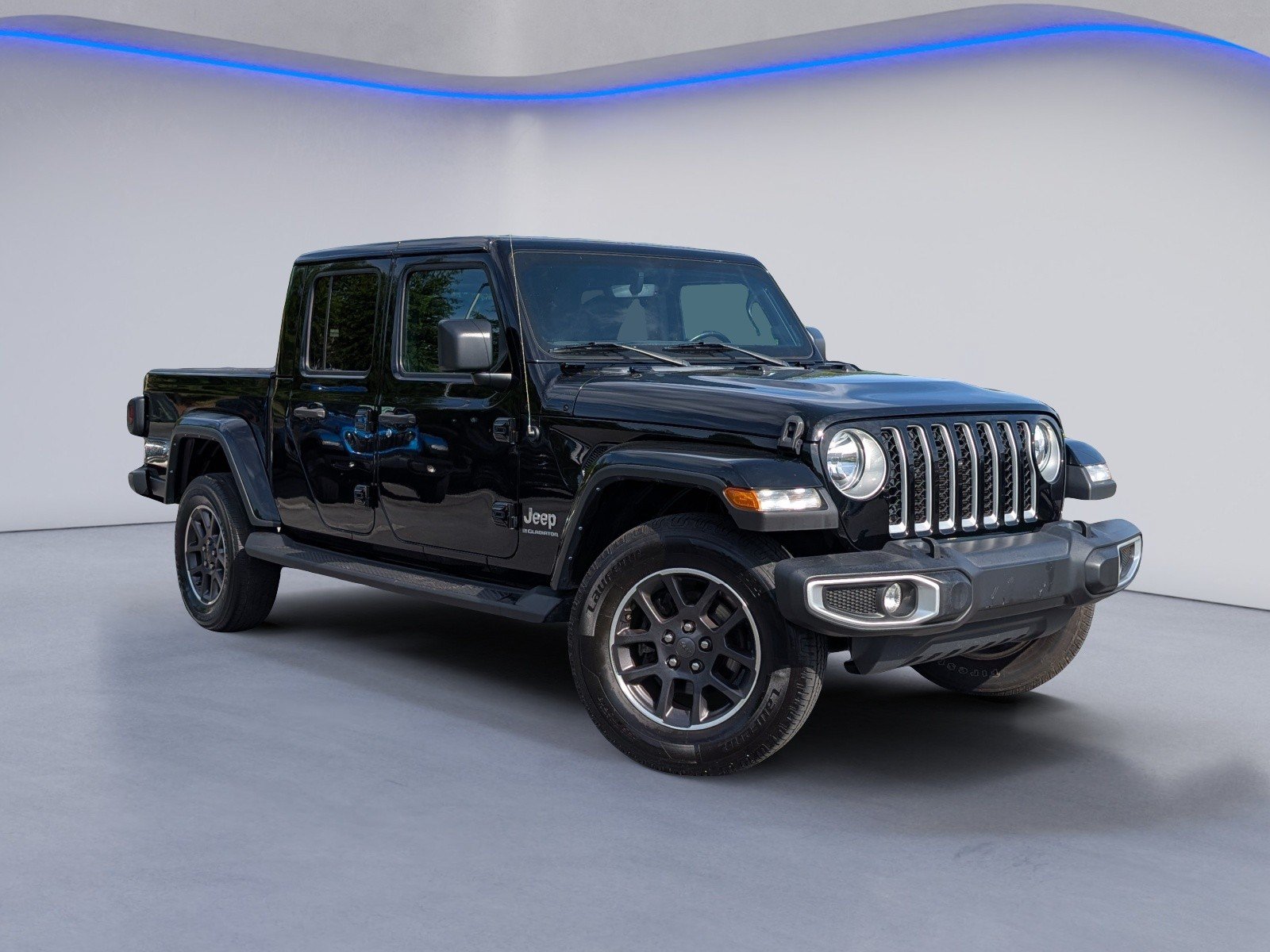 Used 2023 Jeep Gladiator Overland w/ Popular Equipment Package AWD/4WD image 2