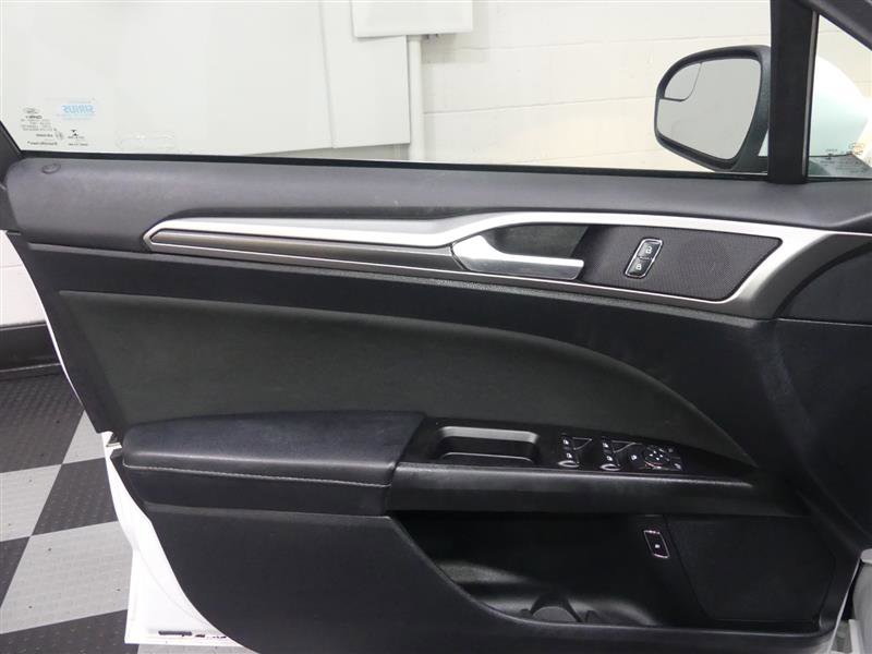 Used 2017 Ford Fusion SE w/ Equipment Group 601A image 17