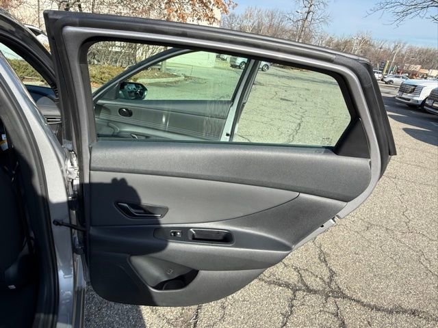 Certified 2025 Hyundai Elantra Sport image 31