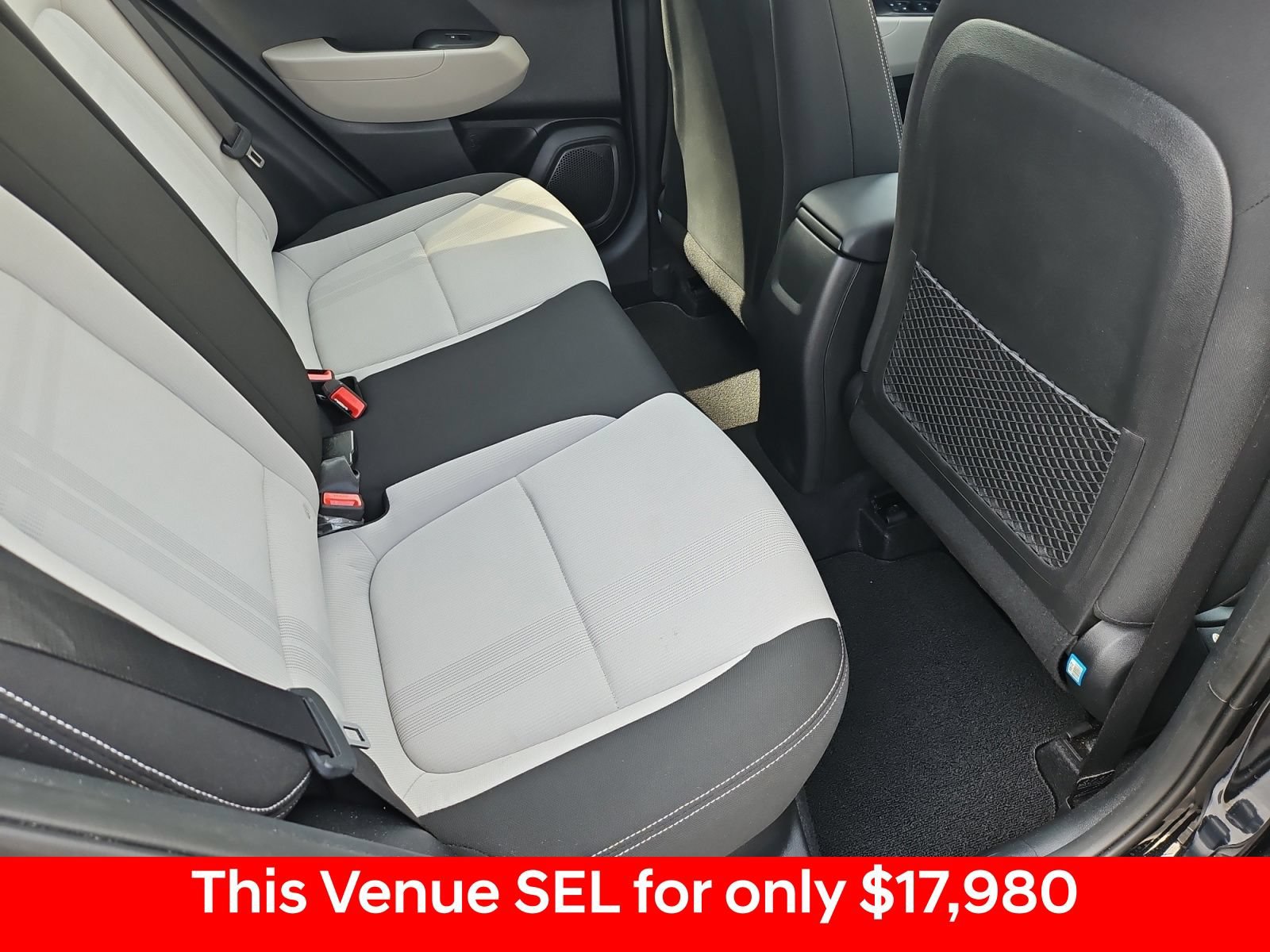 Used 2022 Hyundai Venue SEL FWD image 32