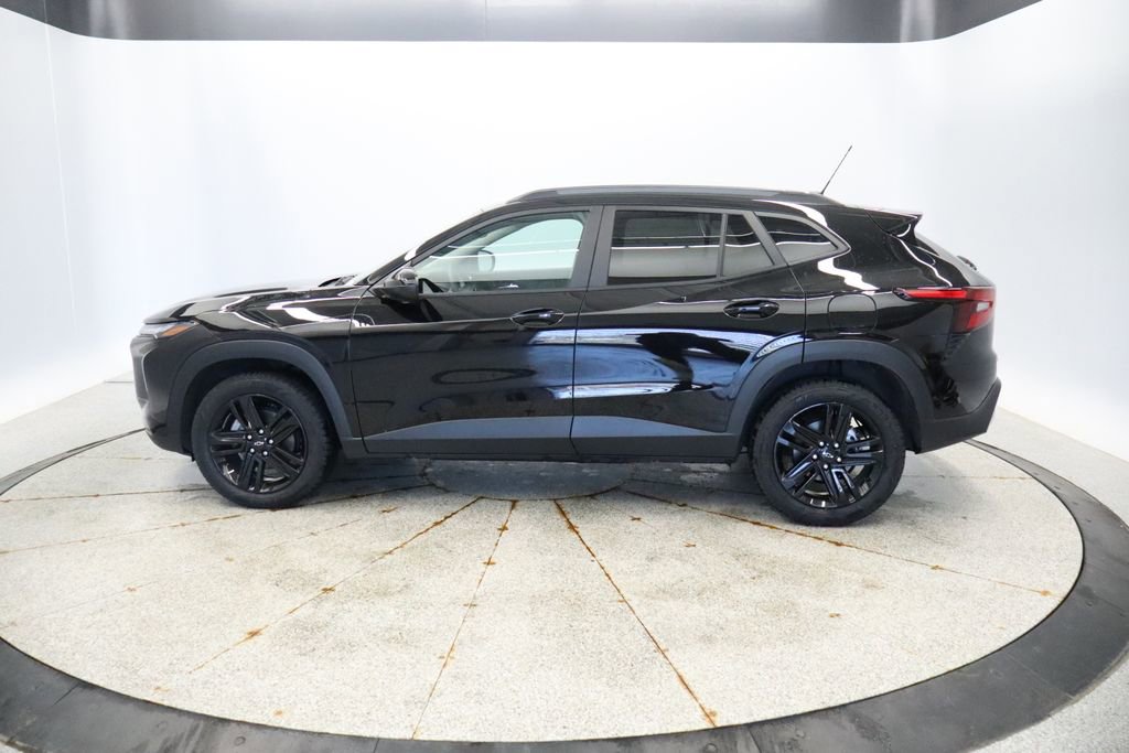 Used 2024 Chevrolet Trax ACTIV w/ Sunroof Package image 2