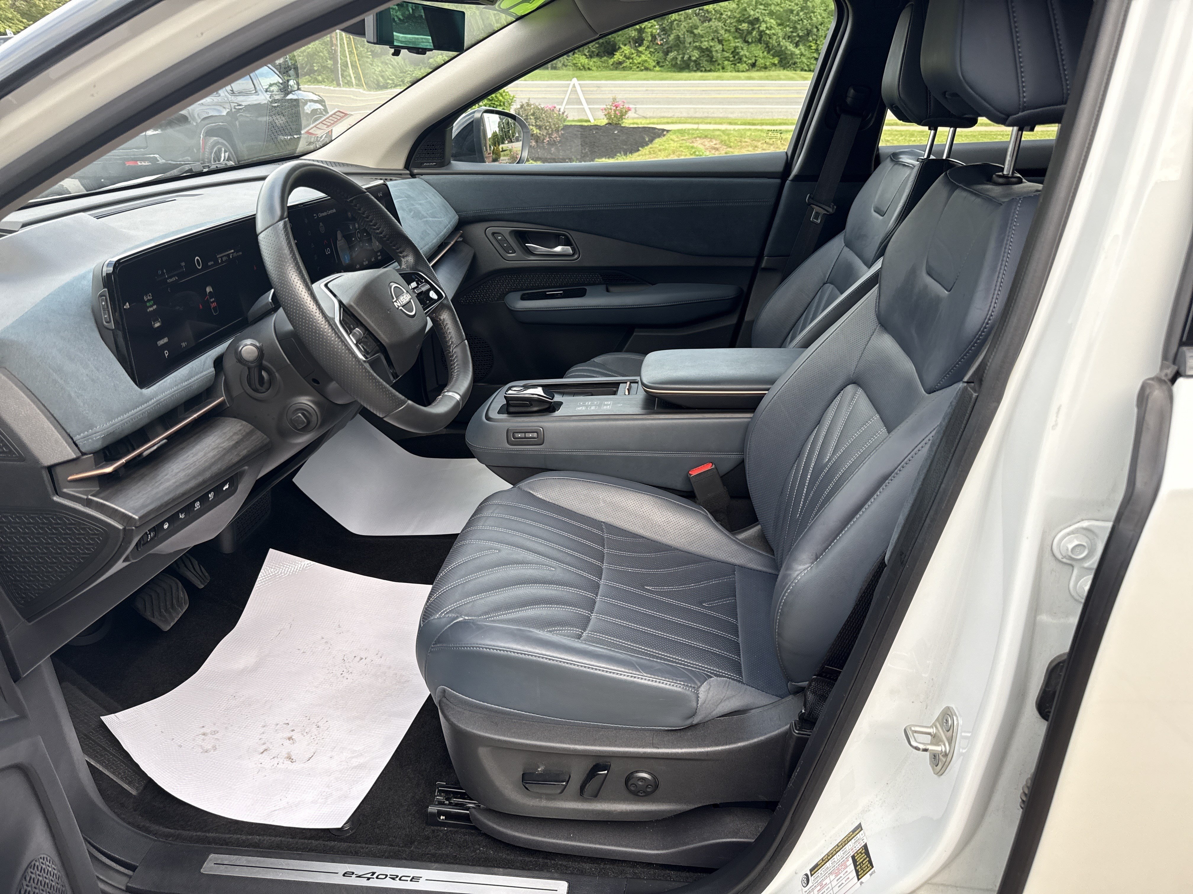 Used 2023 Nissan Ariya AWD/4WD image 11
