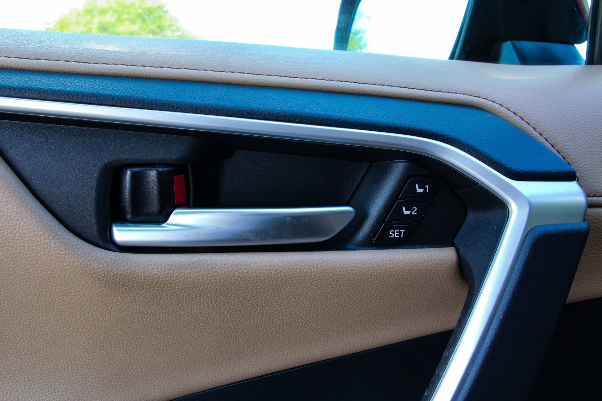 Used 2024 Toyota RAV4 Limited image 14