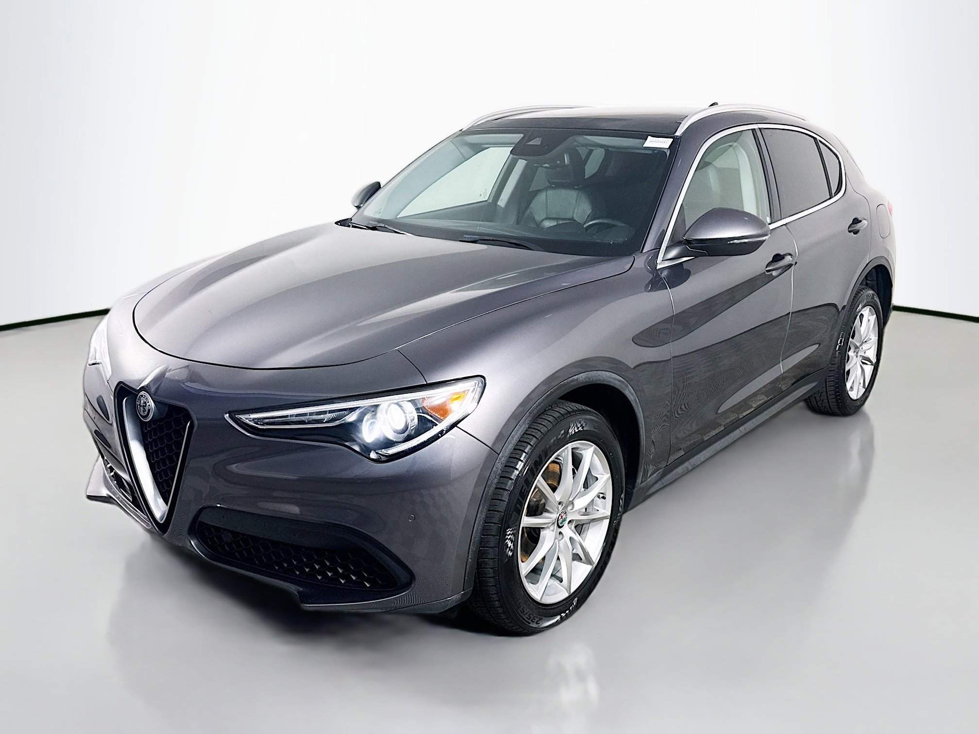 Used 2018 Alfa Romeo Stelvio Ti image 4