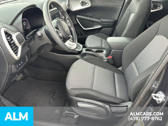 Used 2025 Kia Soul LX w/ LX Technology Package FWD image 10