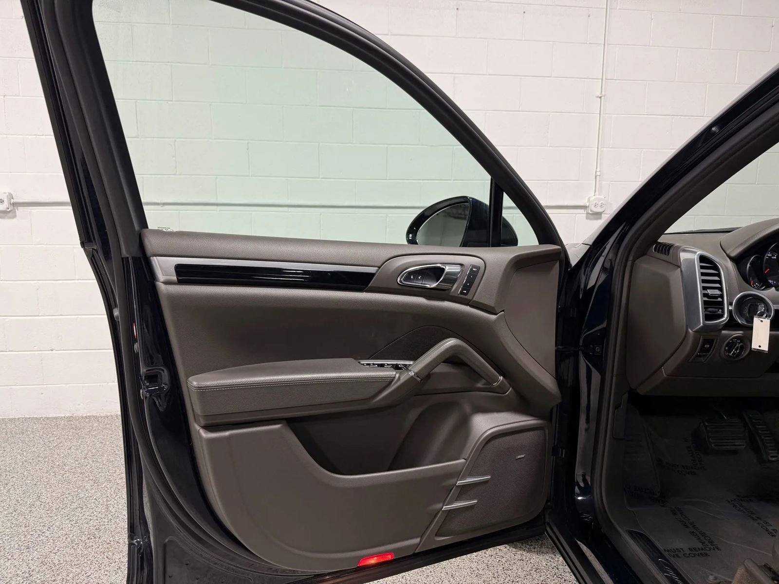 Used 2016 Porsche Cayenne image 9