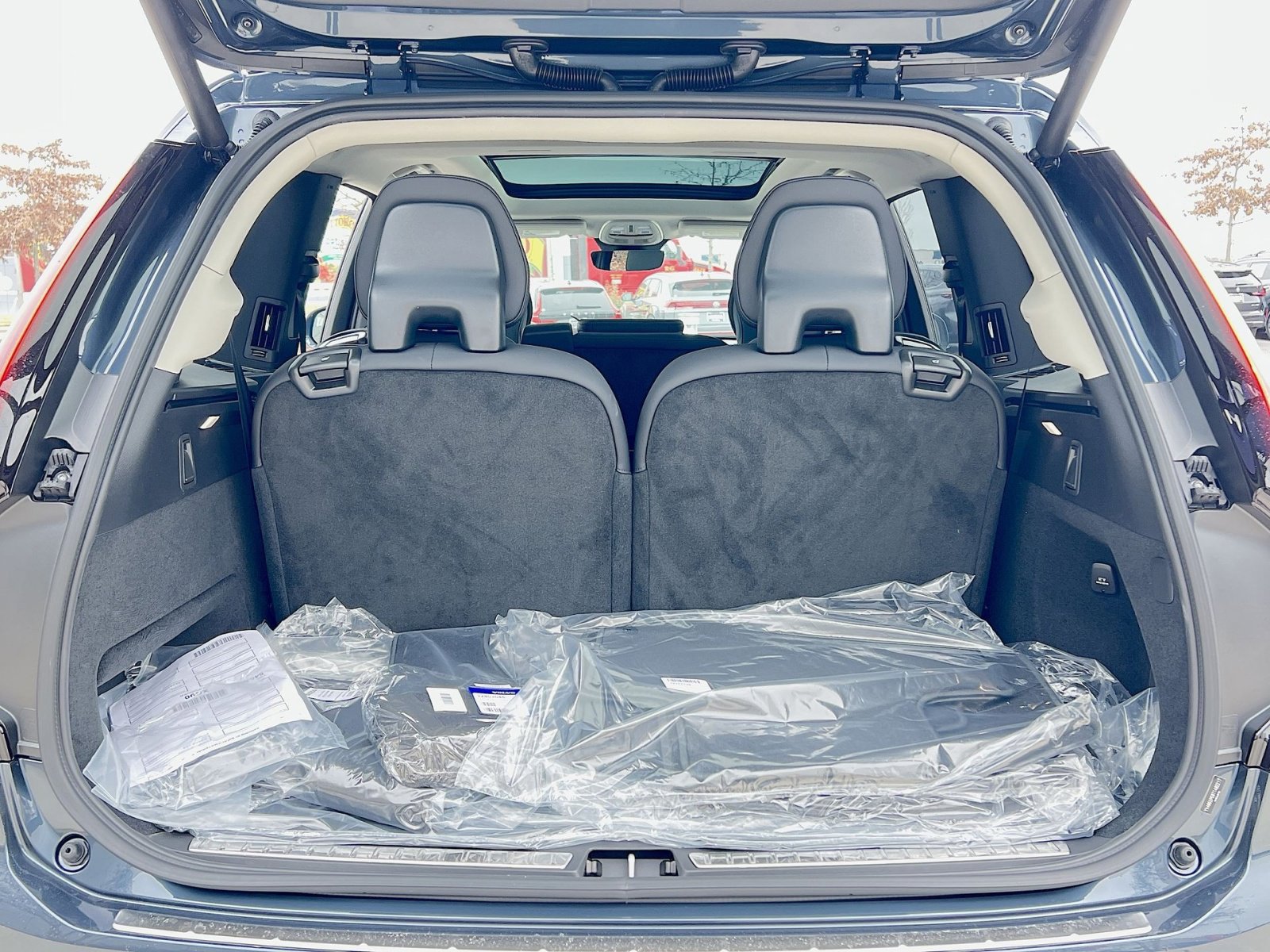 New 2026 Volvo XC90 B6 Plus w/ Protection Package Premier image 26