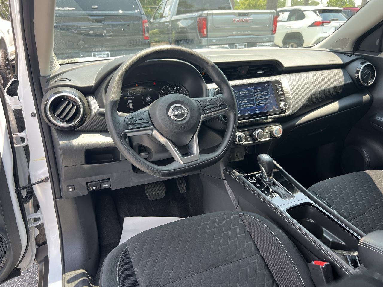 Used 2024 Nissan Kicks SV w/ Interior Electronics Package FWD image 30
