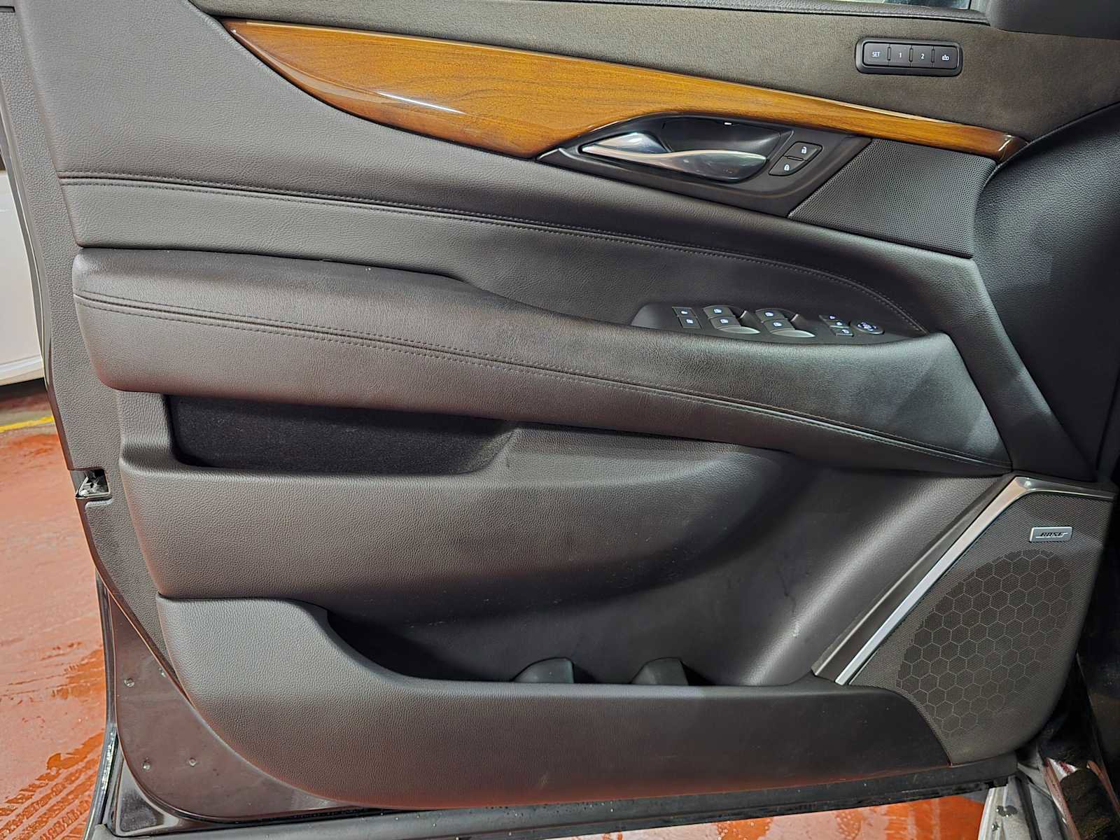 Used 2020 Cadillac Escalade Premium Luxury image 23