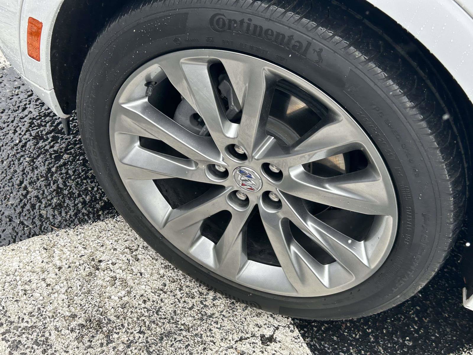 Used 2022 Buick Envision Avenir w/ Technology Package II image 9