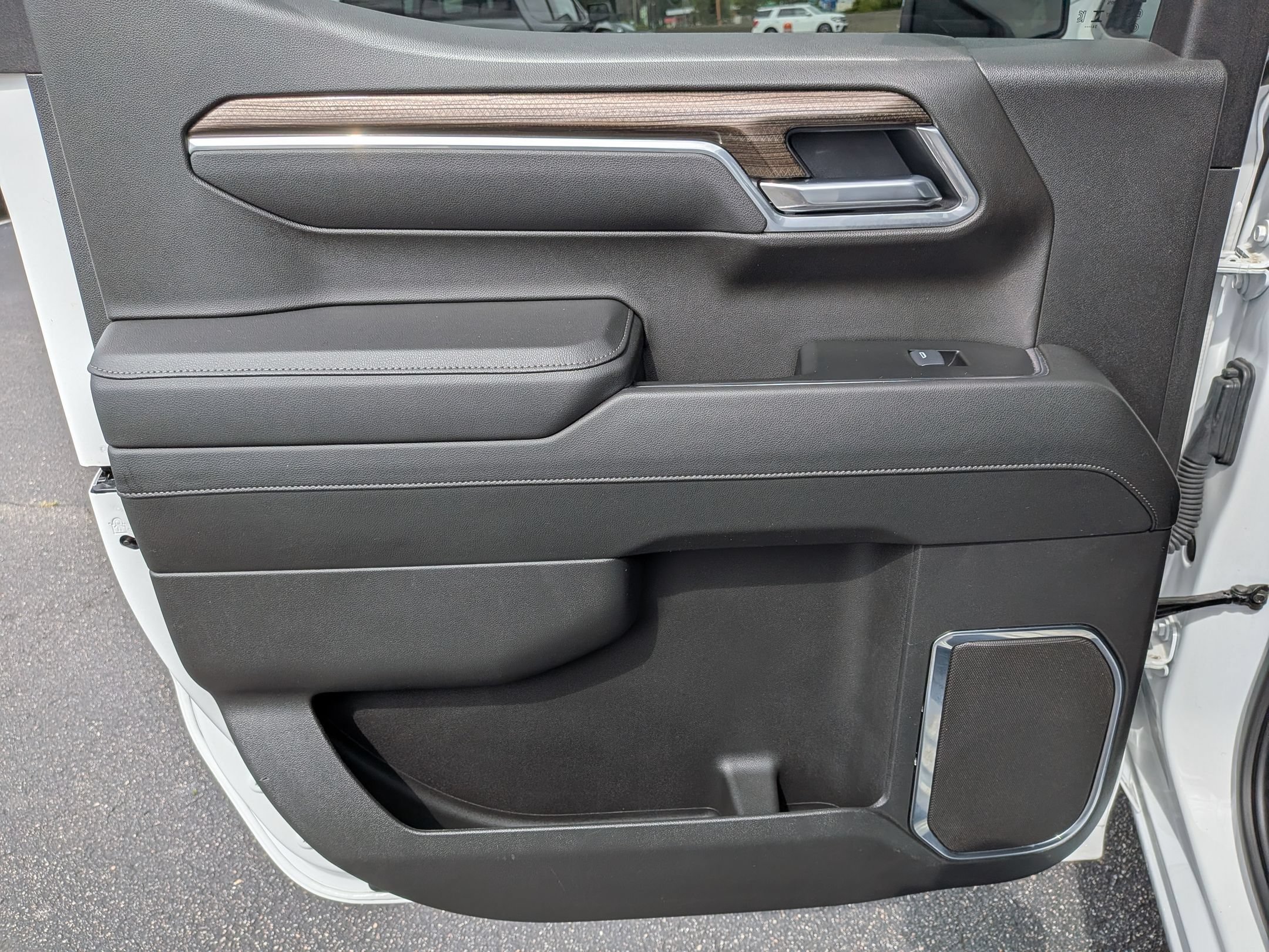 Used 2025 Chevrolet Silverado 1500 LT RWD image 28