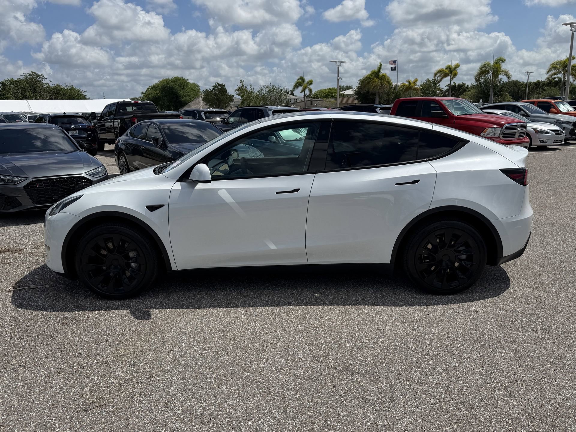 Used 2023 Tesla Model Y Long Range AWD/4WD image 7