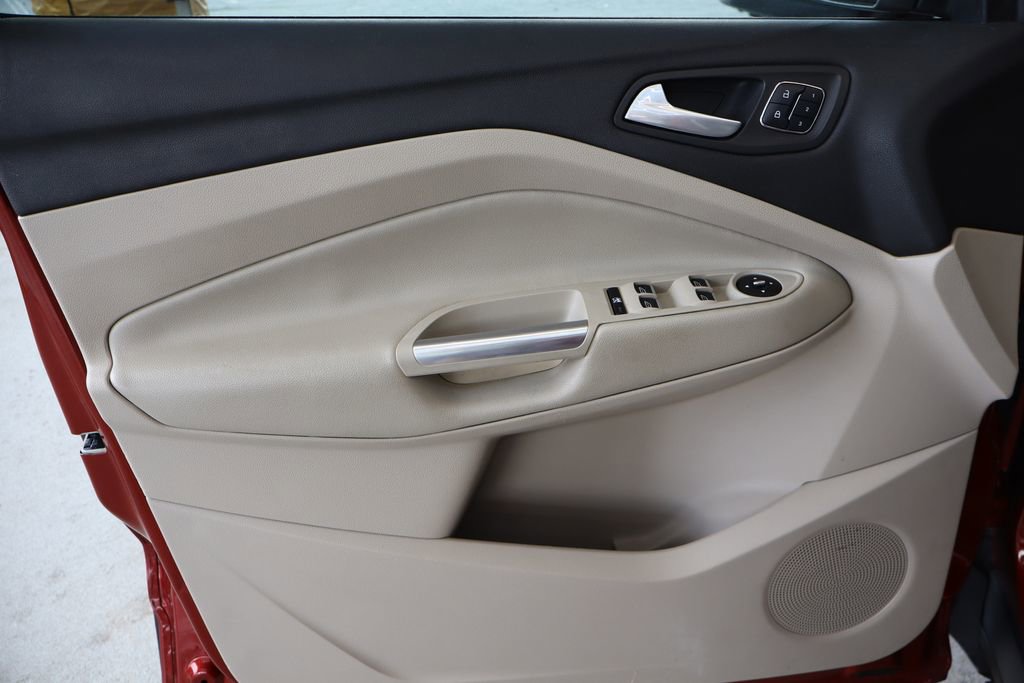 Used 2015 Ford Escape Titanium image 17