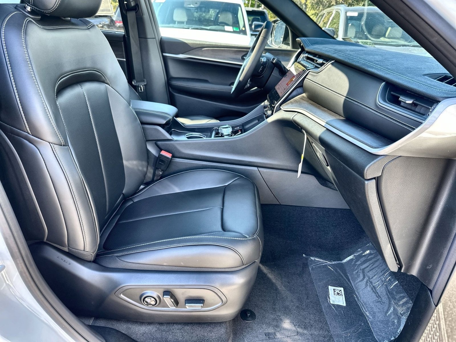 New 2025 Jeep Grand Cherokee Limited w/ Luxury Tech Group II image 27