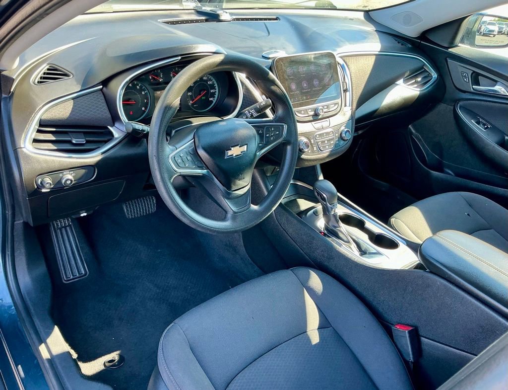 Used 2021 Chevrolet Malibu LT FWD image 35