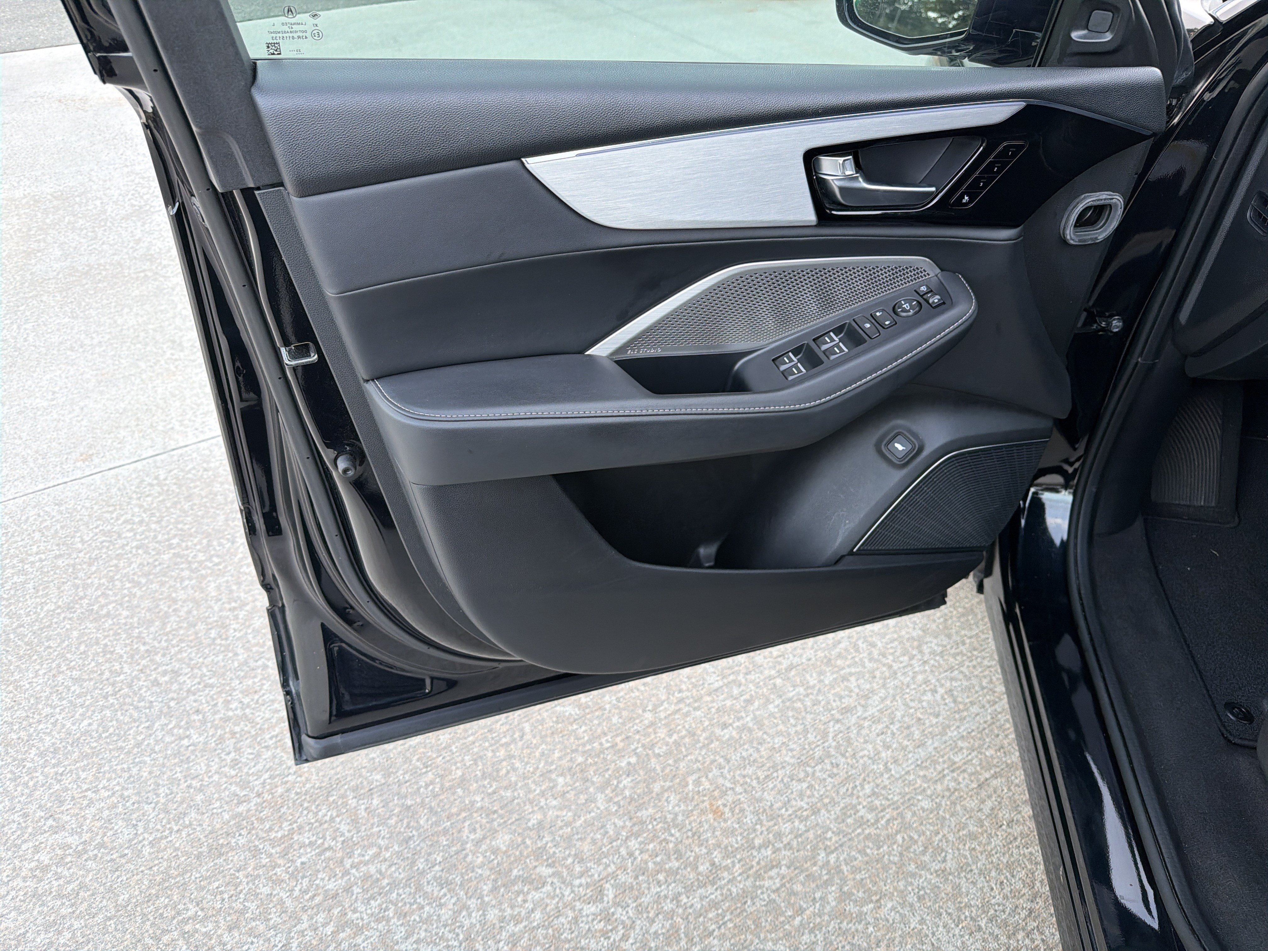 Certified 2024 Acura MDX w/ Technology Package FWD image 9