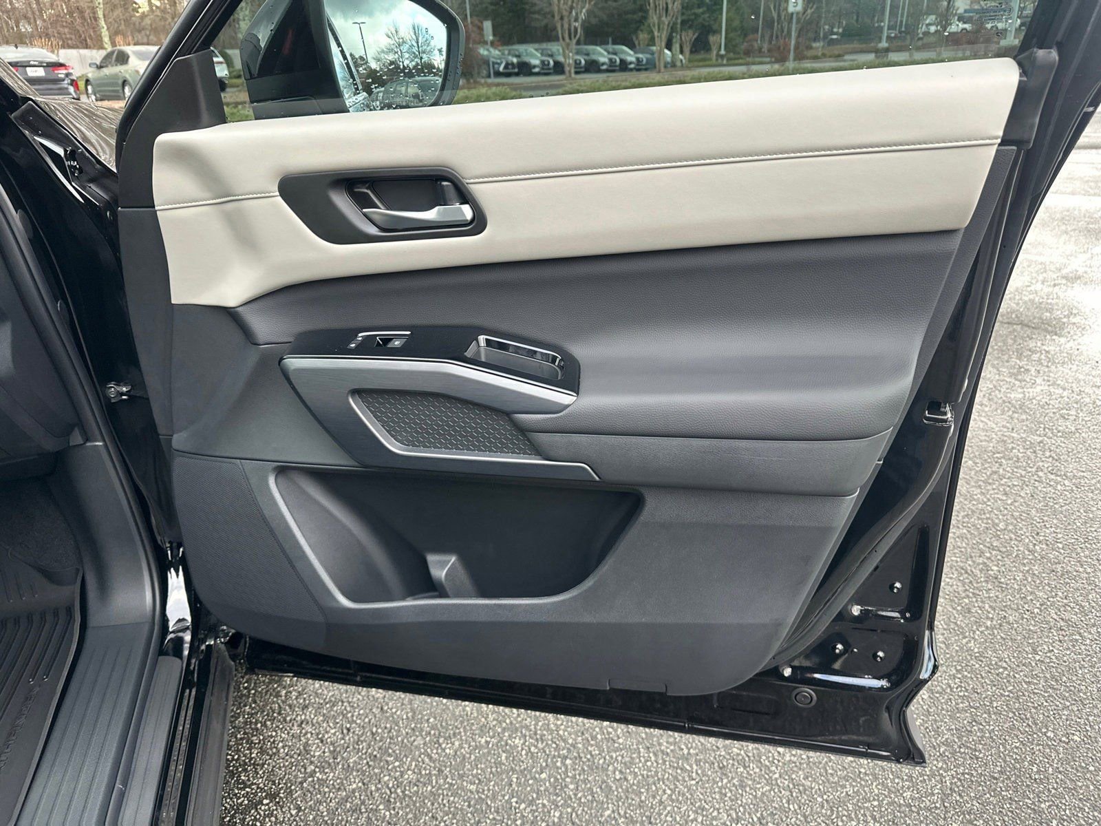 New 2026 Nissan Pathfinder SL image 14