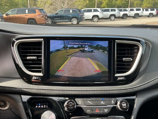 New 2027 Chrysler Pacifica Select FWD image 20