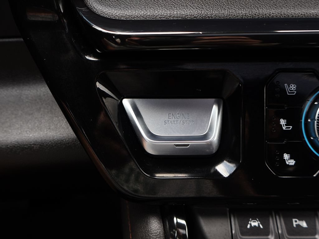 Used 2024 GMC Sierra 1500 AT4 w/ Technology Package AWD/4WD image 42
