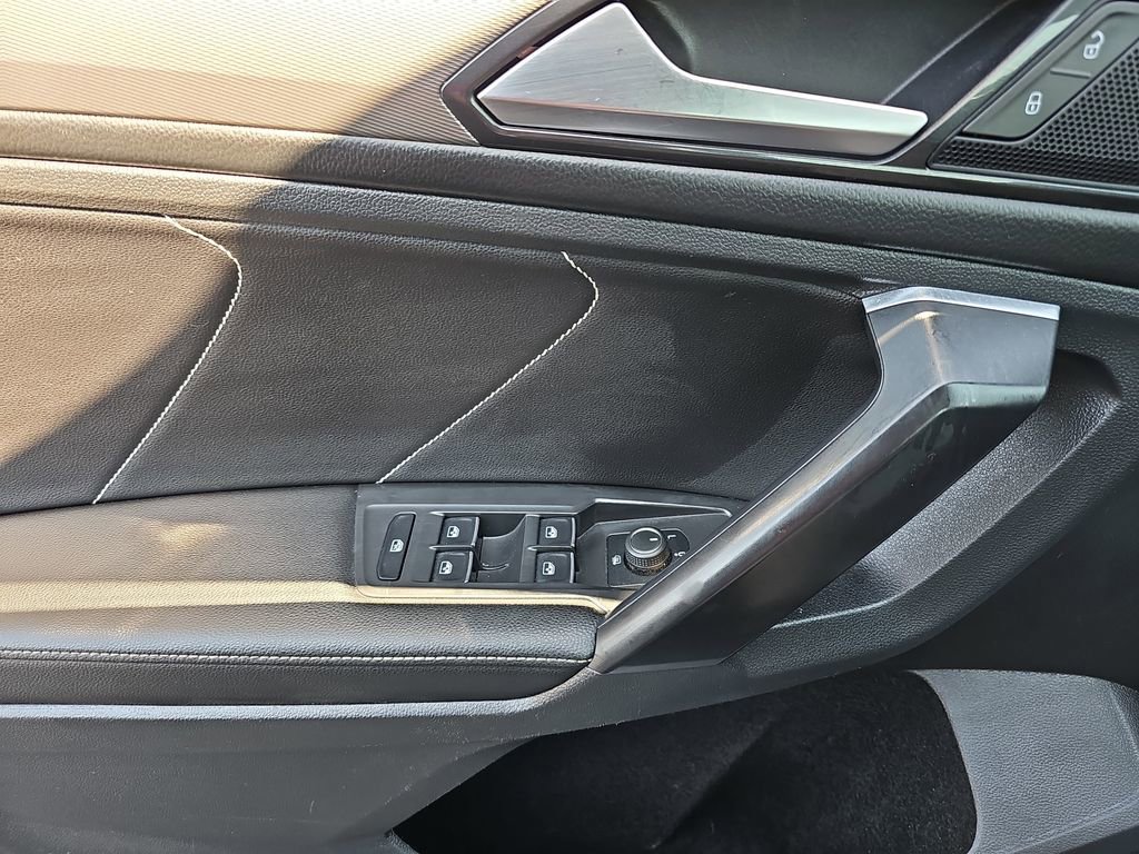 Used 2022 Volkswagen Tiguan SE image 31