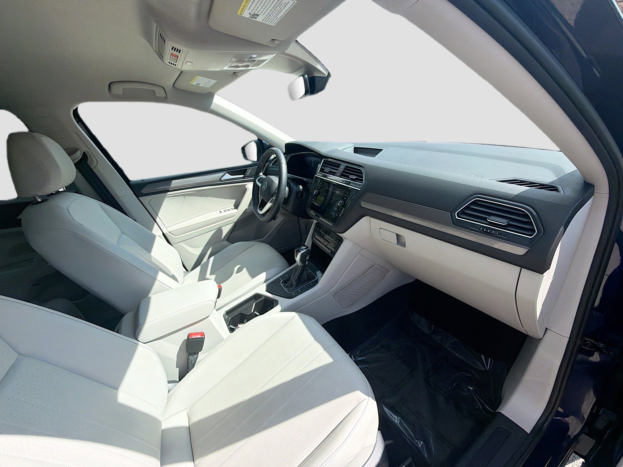 Used 2023 Volkswagen Tiguan SE FWD image 29