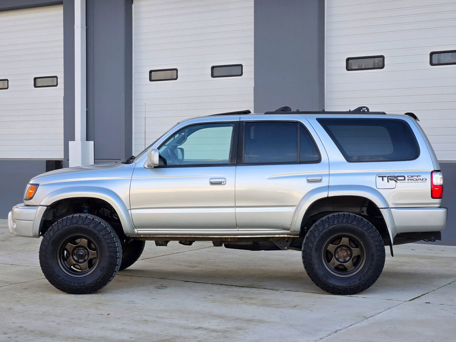 Used 2000 Toyota 4Runner SR5 image 6