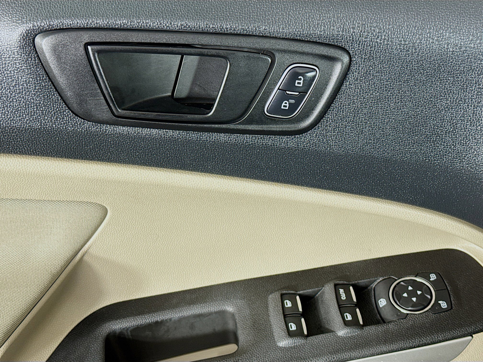 Used 2018 Ford EcoSport S FWD image 22