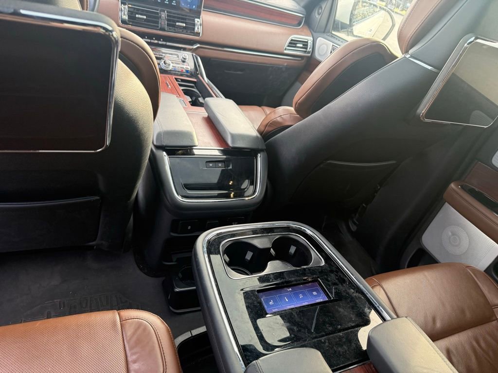 Used 2023 Lincoln Navigator Reserve AWD/4WD image 19