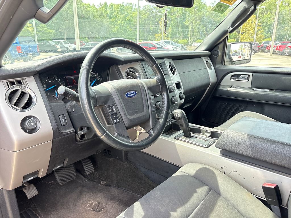 Used 2017 Ford Expedition XLT AWD/4WD image 6