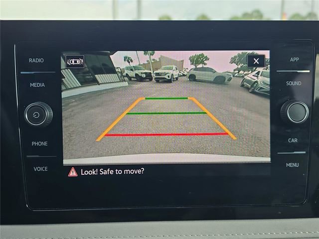 Used 2025 Volkswagen Taos SE image 19