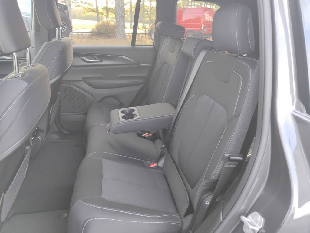 New 2025 Jeep Grand Cherokee Laredo image 16