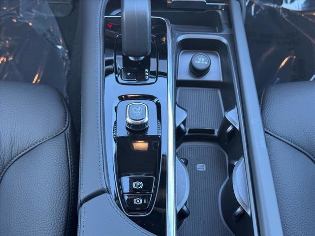 New 2025 Volvo XC90 T8 Plus w/ Protection Package Premier image 16
