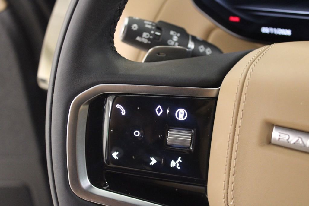 Used 2025 Land Rover Range Rover Sport SE image 22