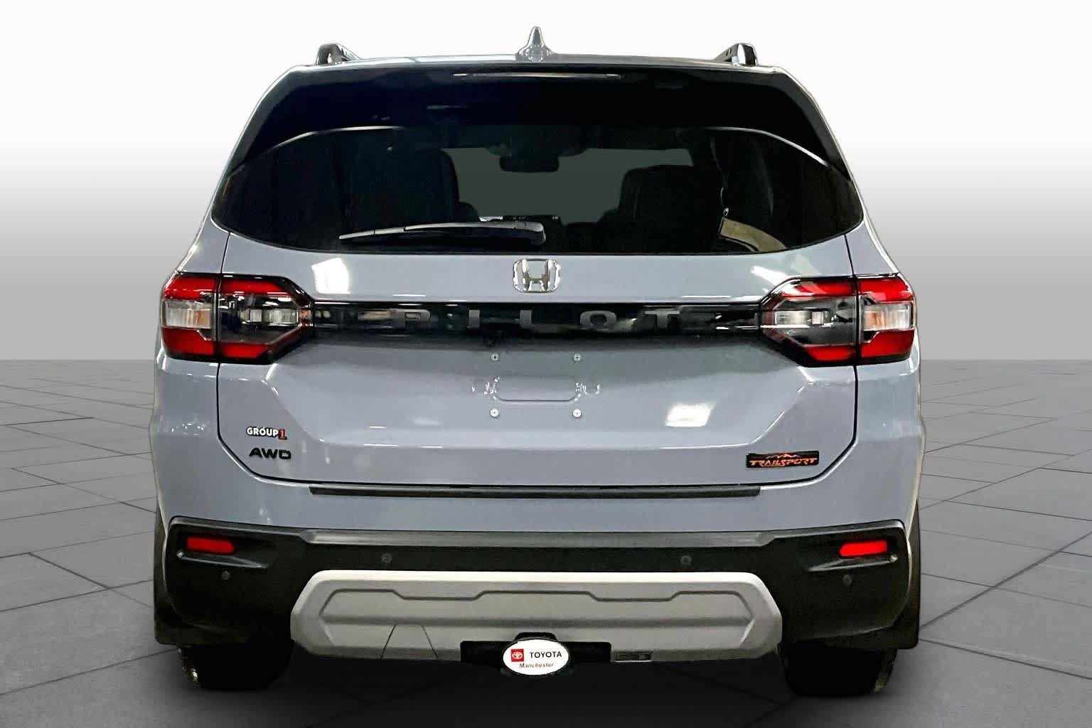 Used 2025 Honda Pilot TrailSport image 5