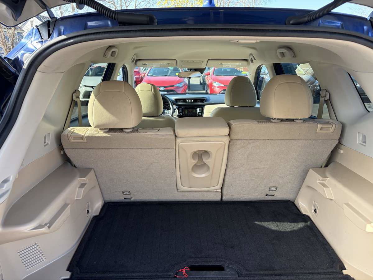 Used 2020 Nissan Rogue SV w/ Premium Package AWD/4WD image 21