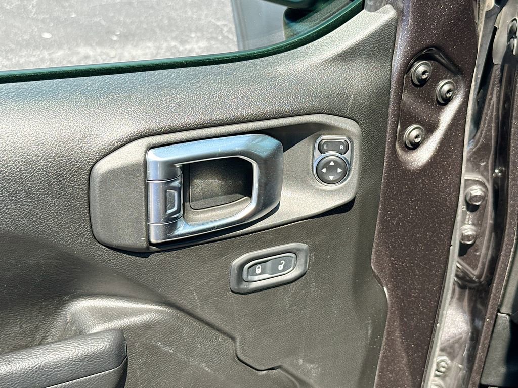 Used 2023 Jeep Wrangler Unlimited w/ Cold Weather Group image 19