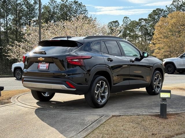 Used 2025 Chevrolet Trax LT FWD image 7