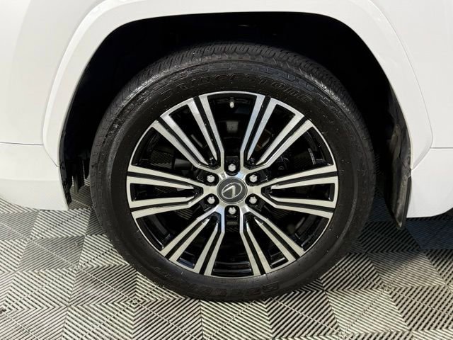 Used 2022 Lexus LX 600 4WD w/ Luxury Package image 10
