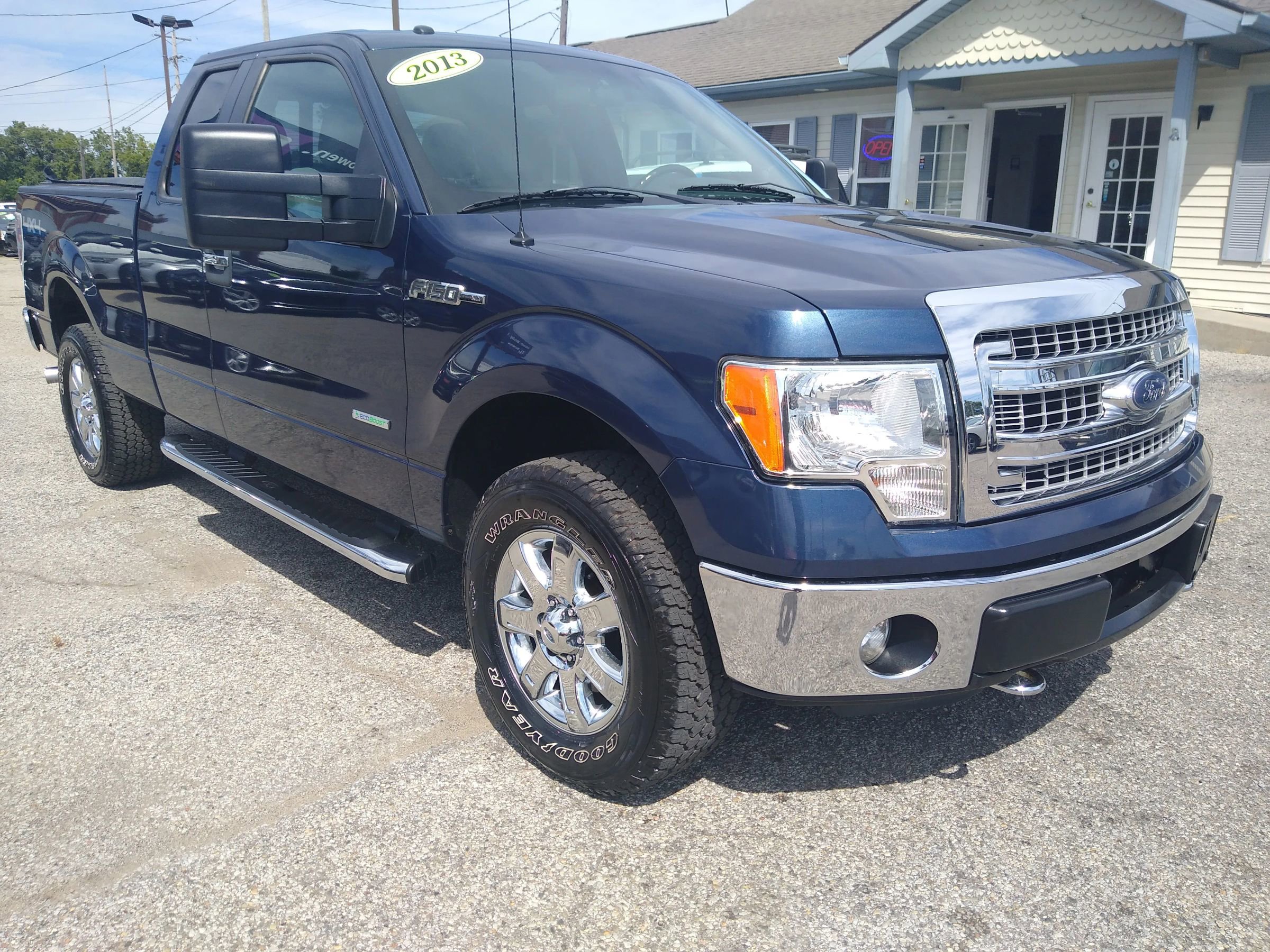 Used 2013 Ford F150 XLT w/ XLT Chrome Pkg image 2