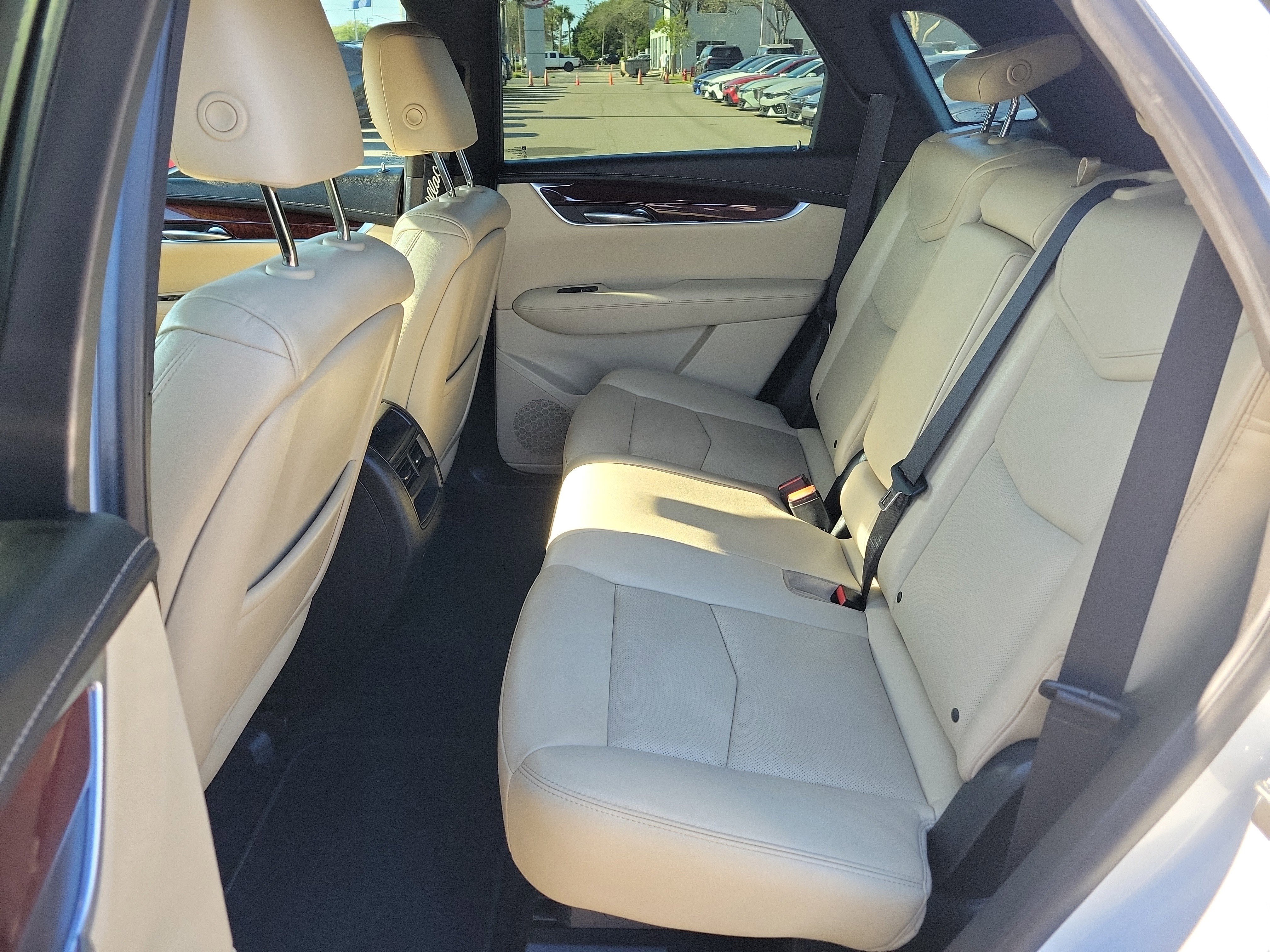 Used 2018 Cadillac XT5 Luxury w/ Driver Awareness Package FWD image 16