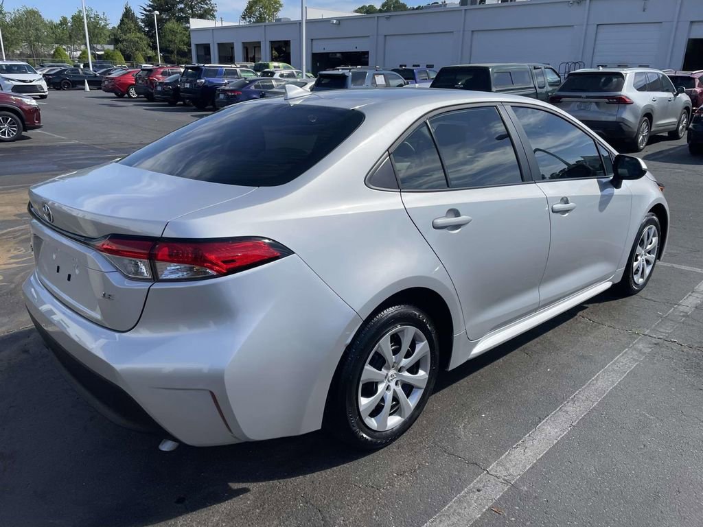 Used 2025 Toyota Corolla LE image 9