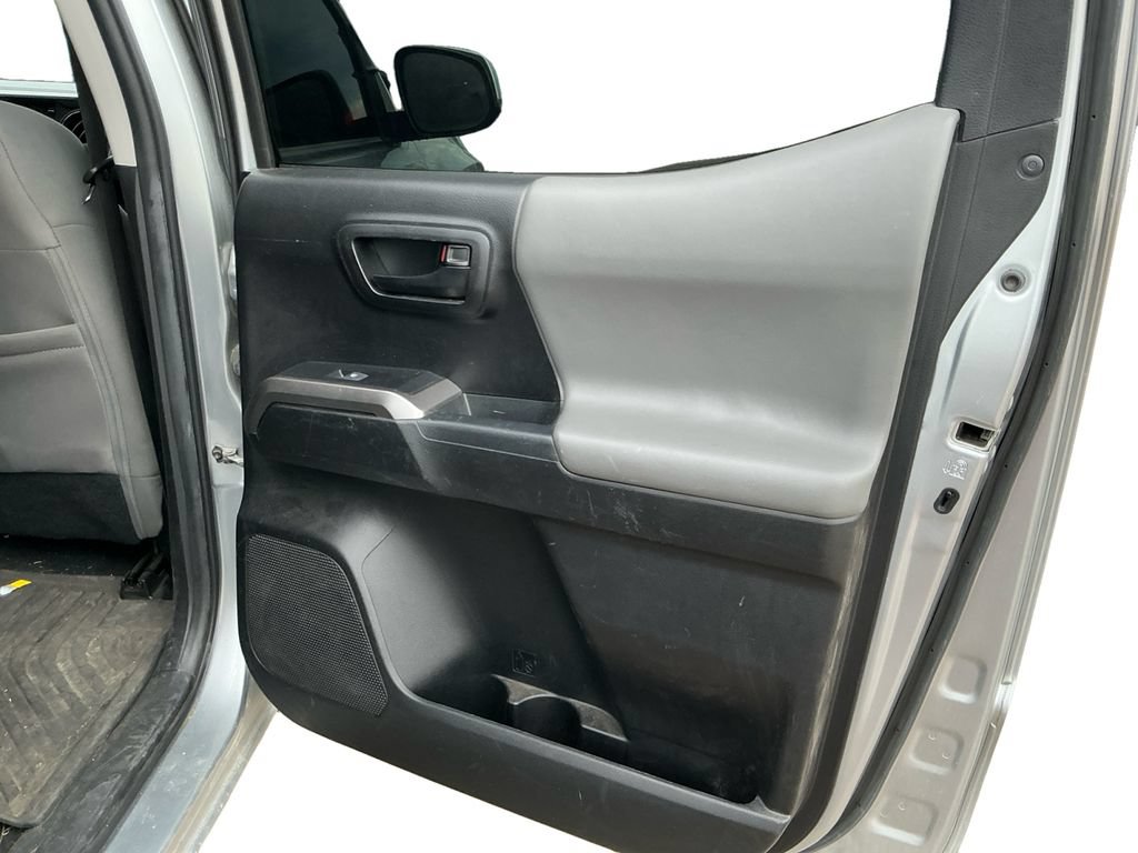 Used 2022 Toyota Tacoma SR5 RWD image 18