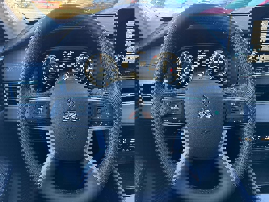 New 2025 Mitsubishi Outlander SE image 14