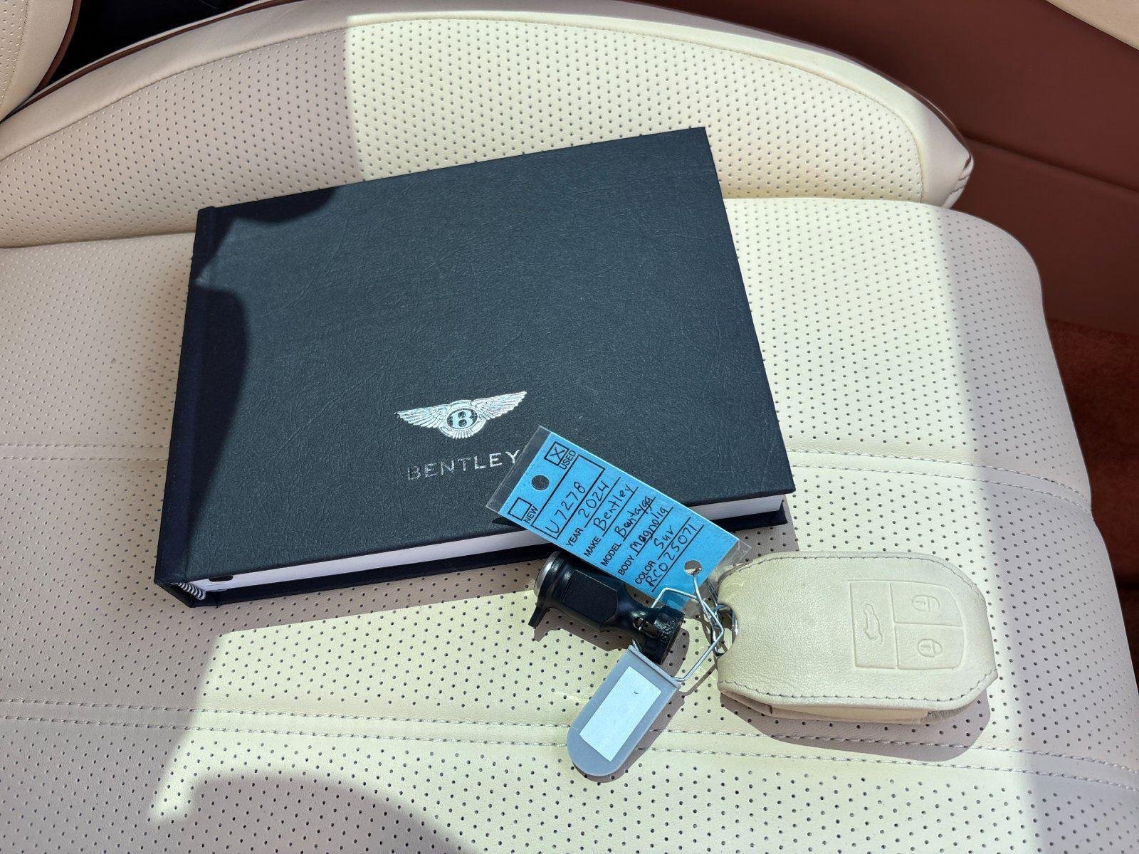 Used 2024 Bentley Bentayga Extended Wheelbase AWD/4WD image 41