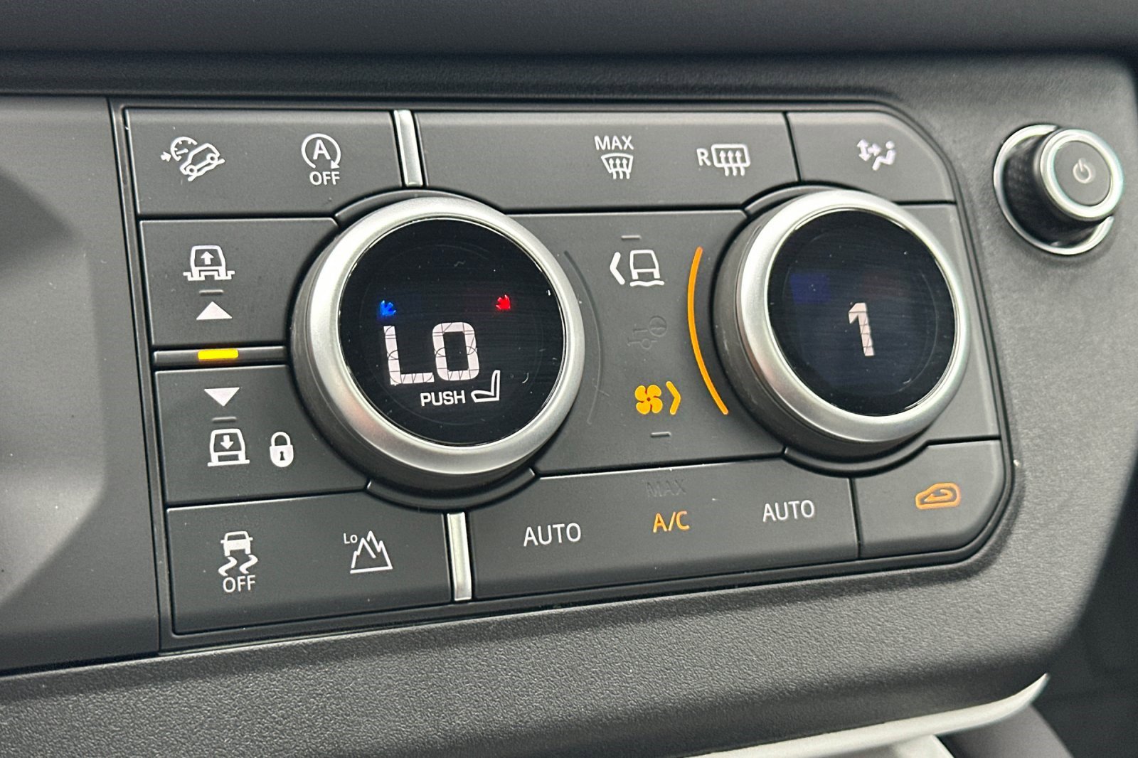 Used 2025 Land Rover Defender 130 S image 23